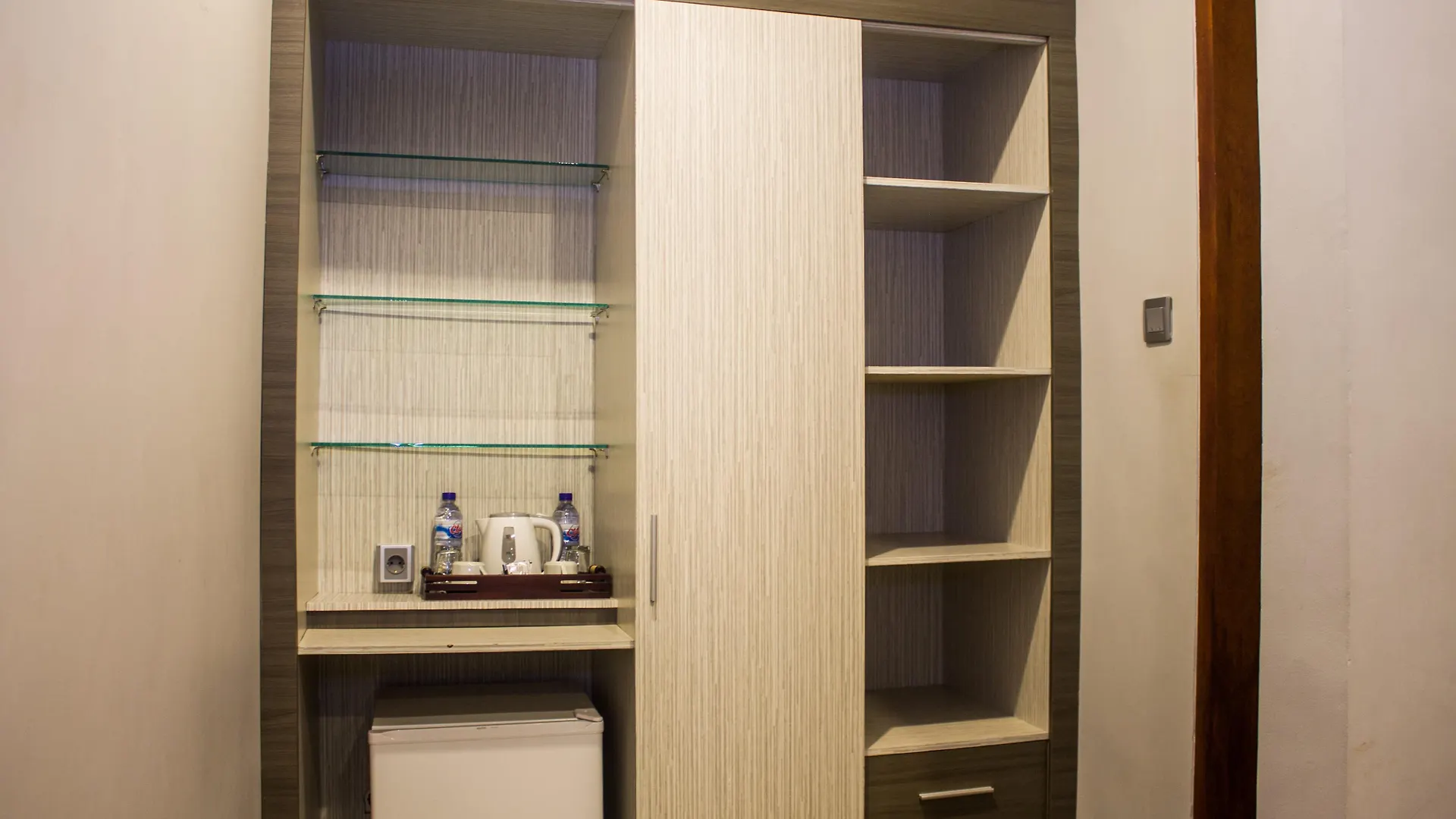 Transera Kamini Legian Hotel  Legian (Bali)