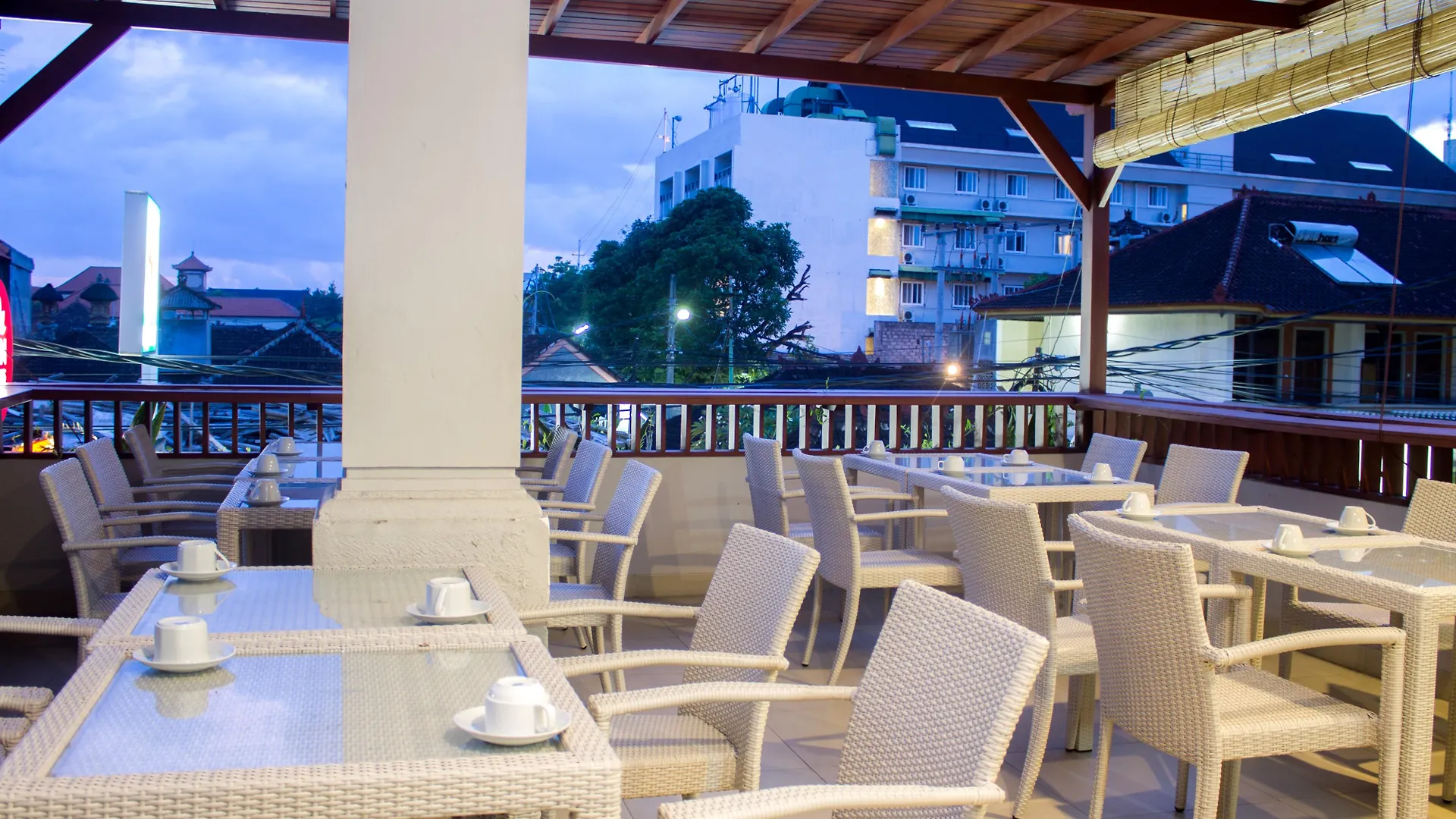 Transera Kamini Legian Hotel