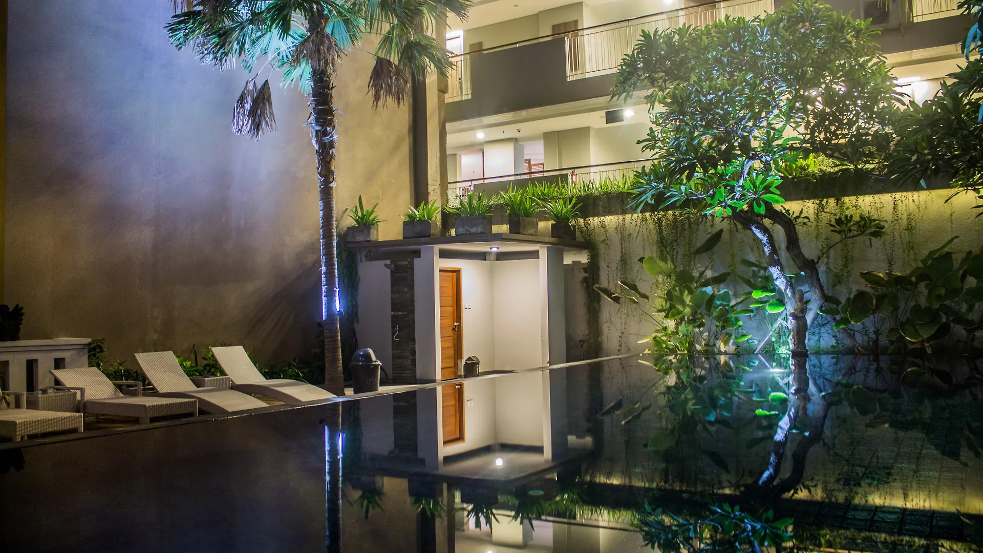 Transera Kamini Legian Hotel
