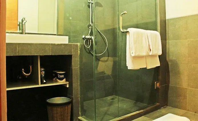 Transera Kamini Legian Hotel