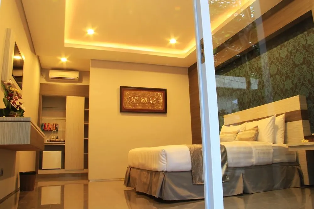 Transera Kamini Legian Hotel